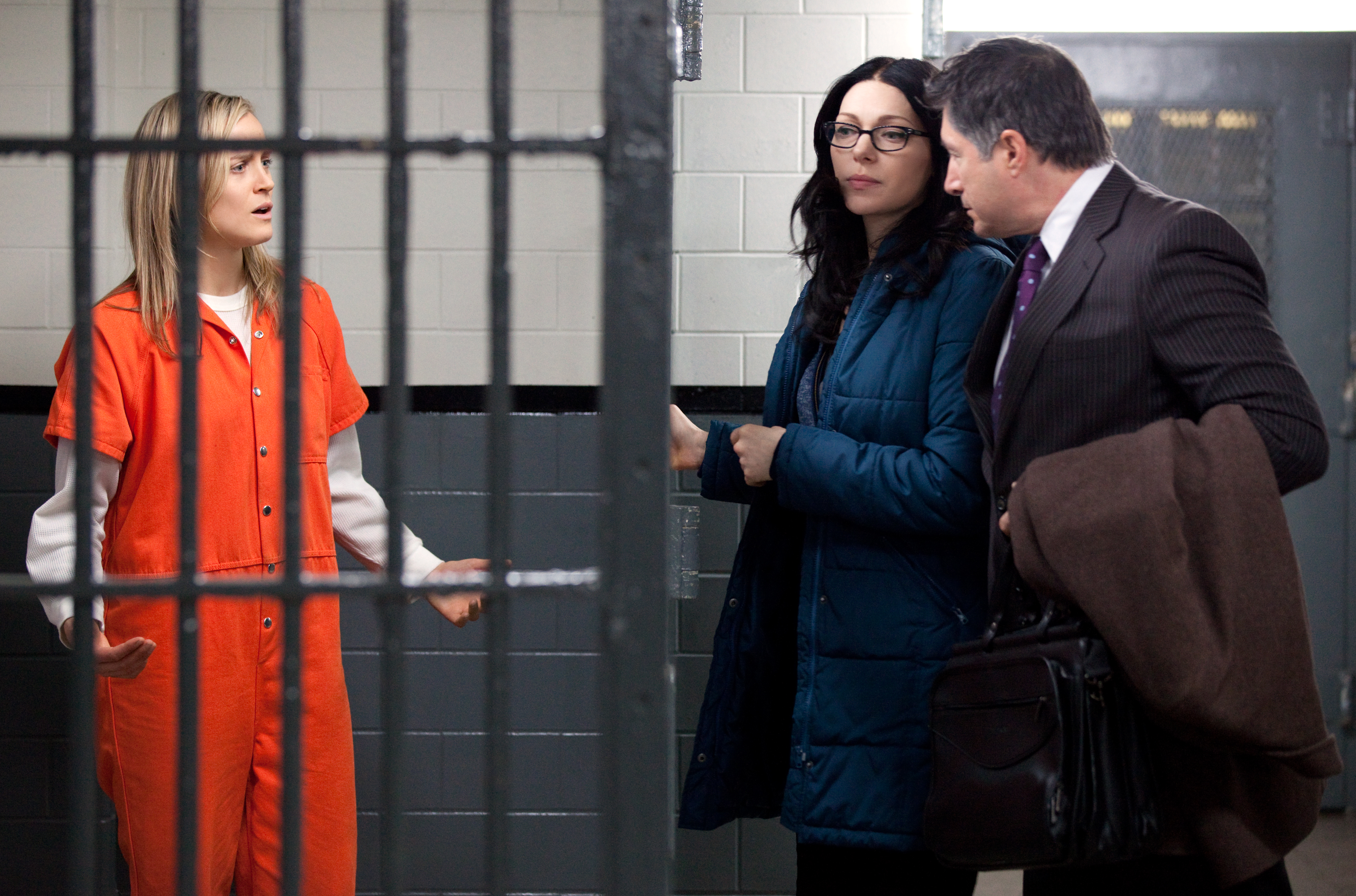 Still of Laura Prepon and Taylor Schilling in Orange Is the New Black: Thirsty Bird (2014)