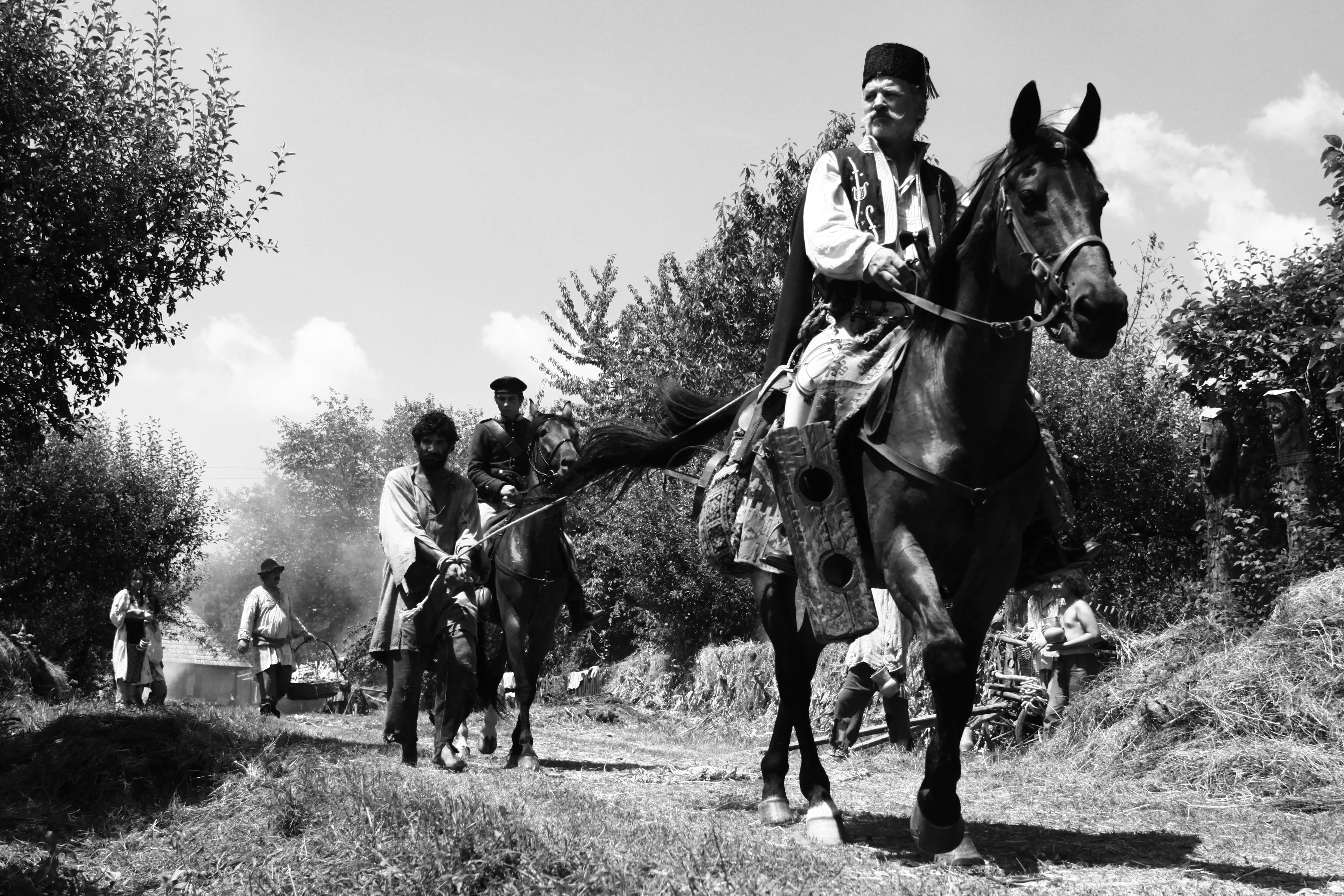 Still of Toma Cuzin, Teodor Corban and Mihai Comanoiu in Aferim! (2015)