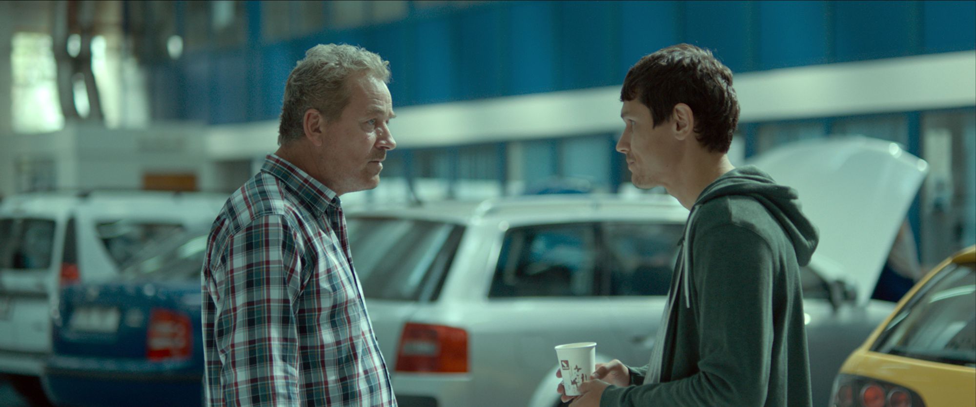 Still of Teodor Corban and Iulian Postelnicu in Un etaj mai jos (2015)