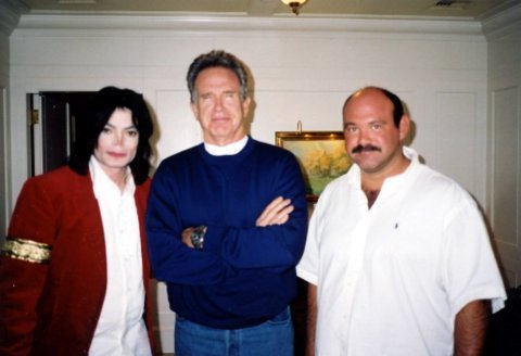 Michael Jackson, Warren Beatty & Marc Schaffel behind the scenes in Marc's Bugalow at the Beverly Hills Hotel