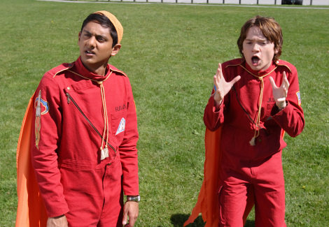 Still of Dan Byrd and Adhir Kalyan in Aliens in America (2007)