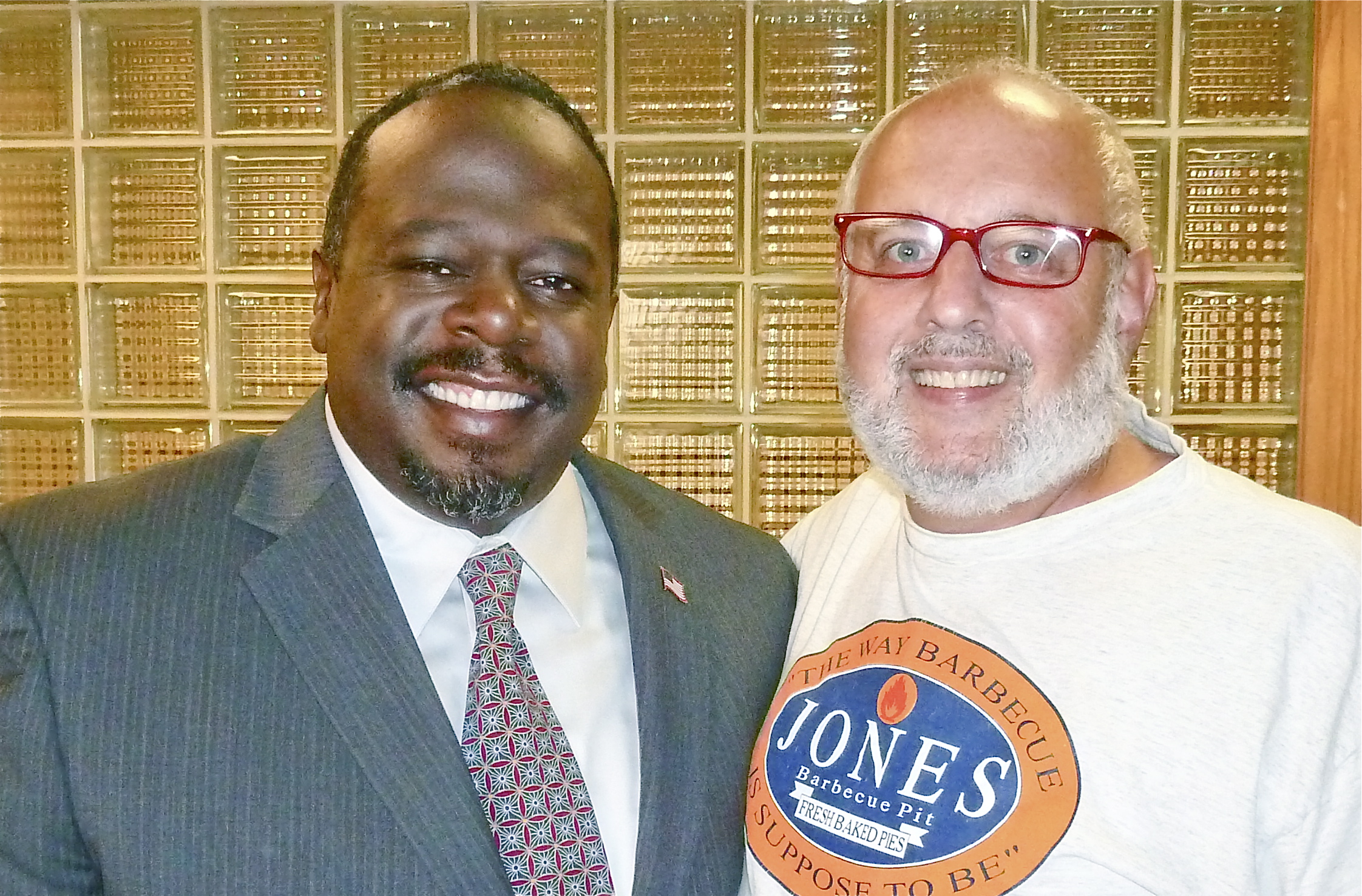 Bob with Cedric the Entertainer on the Grassroots set