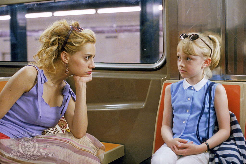 Still of Brittany Murphy and Dakota Fanning in Uptown Girls (2003)