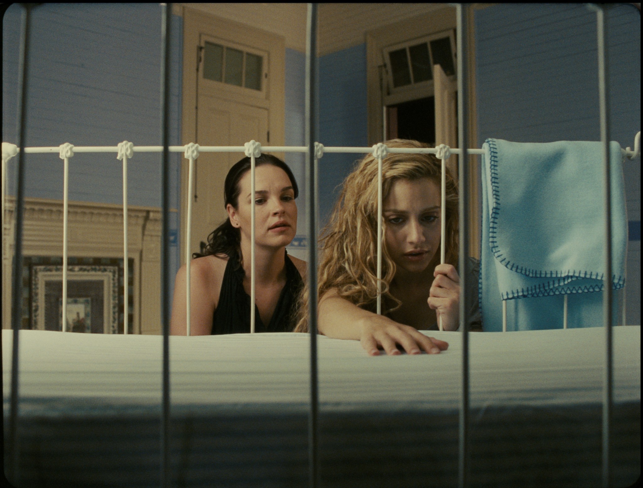 Still of Brittany Murphy and Tammy Blanchard in Deadline (2009)