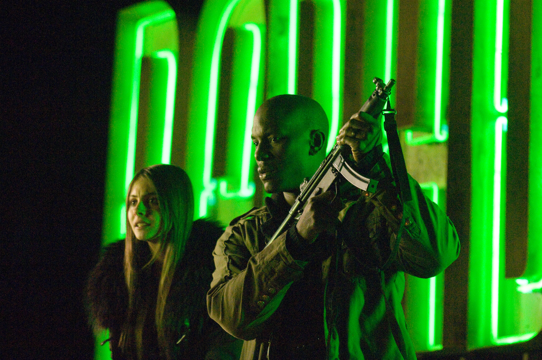 Still of Tyrese Gibson and Willa Holland in Legionas (2010)