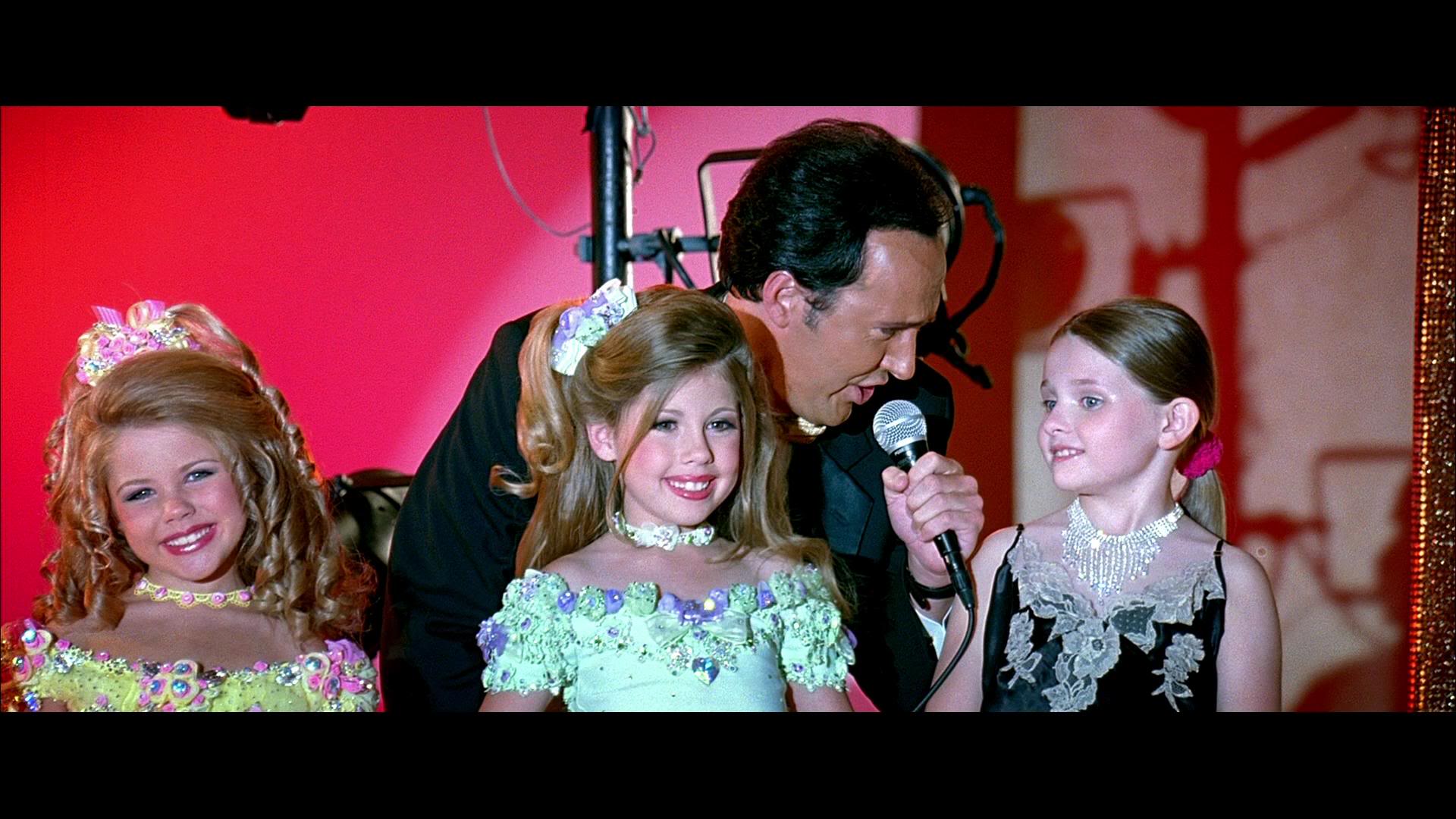 Annabelle Roberts (far left) in the movie Little Miss Sunshine.