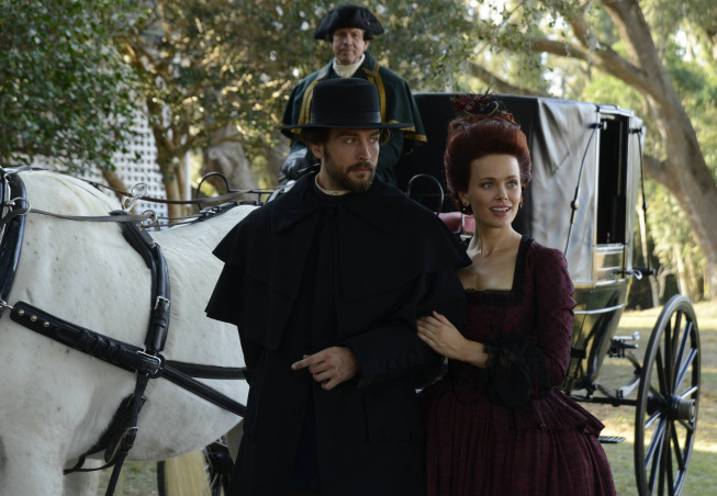 Still of Tom Mison and Katia Winter in Sleepy Hollow (2013)