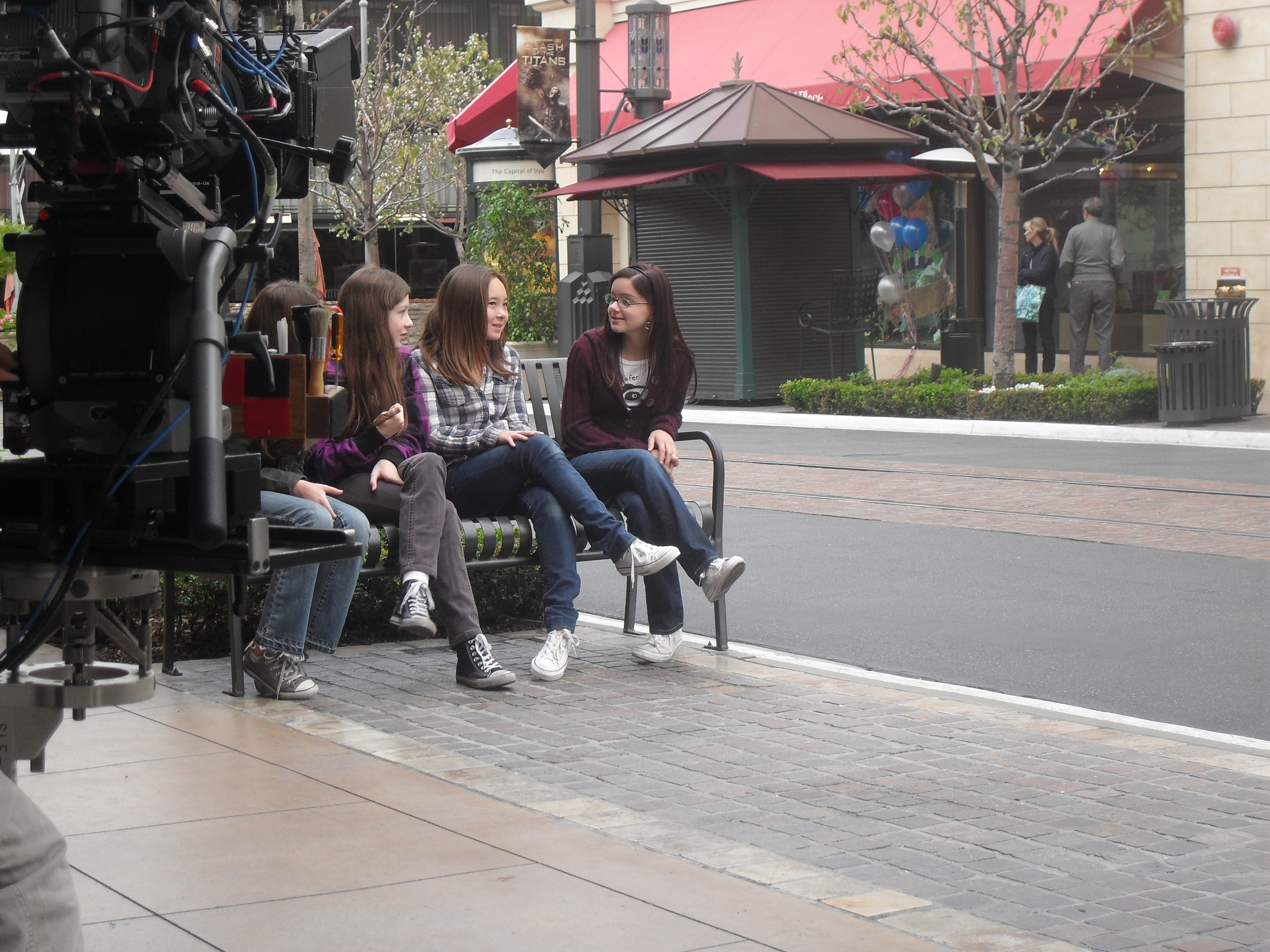 Mary-Jessica Pitts, Sakura Smith, Ariel Winter, on the set of Modern Family.