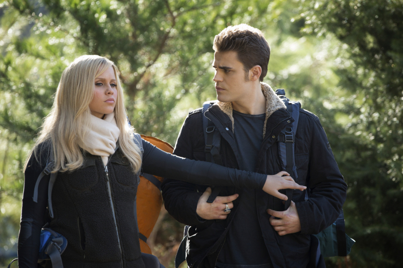 Still of Paul Wesley and Claire Holt in Vampyro dienorasciai (2009)