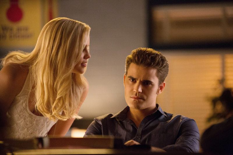 Still of Paul Wesley and Claire Holt in Vampyro dienorasciai (2009)