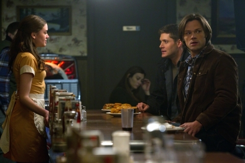 Still of Jensen Ackles, Jared Padalecki and Julia Maxwell in Supernatural (2005)