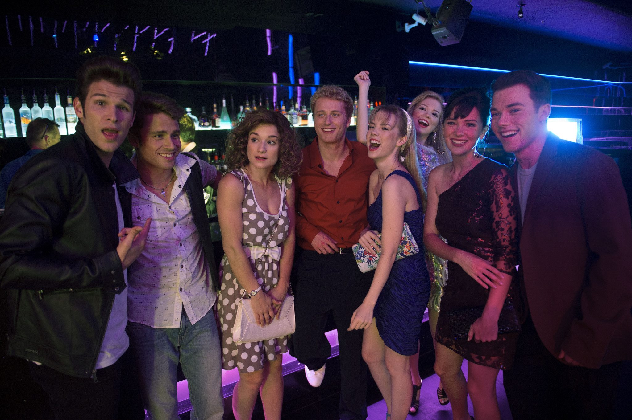 Still of Max Lloyd-Jones, Samantha Munro, Abbie Cobb, Michele Goyns, Jesy McKinney, David Lennon, Abby Ross and Ross Linton in The Unauthorized Beverly Hills, 90210 Story (2015)