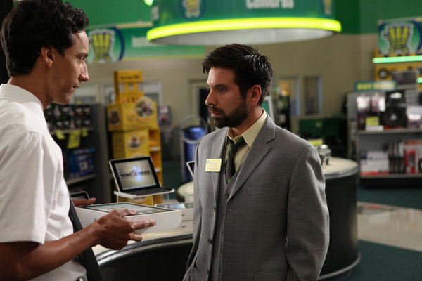 Still of Joshua Gomez and Danny Pudi in Cakas (2007)