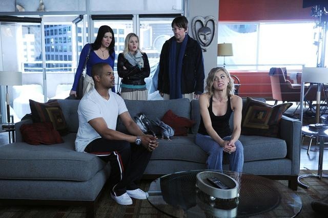 Still of Elisha Cuthbert, Zachary Knighton, Damon Wayans Jr., Casey Wilson and Eliza Coupe in Happy Endings (2011)