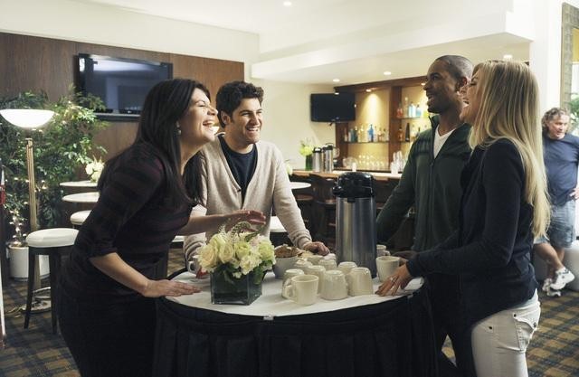 Still of Damon Wayans Jr., Adam Pally, Casey Wilson and Eliza Coupe in Happy Endings (2011)