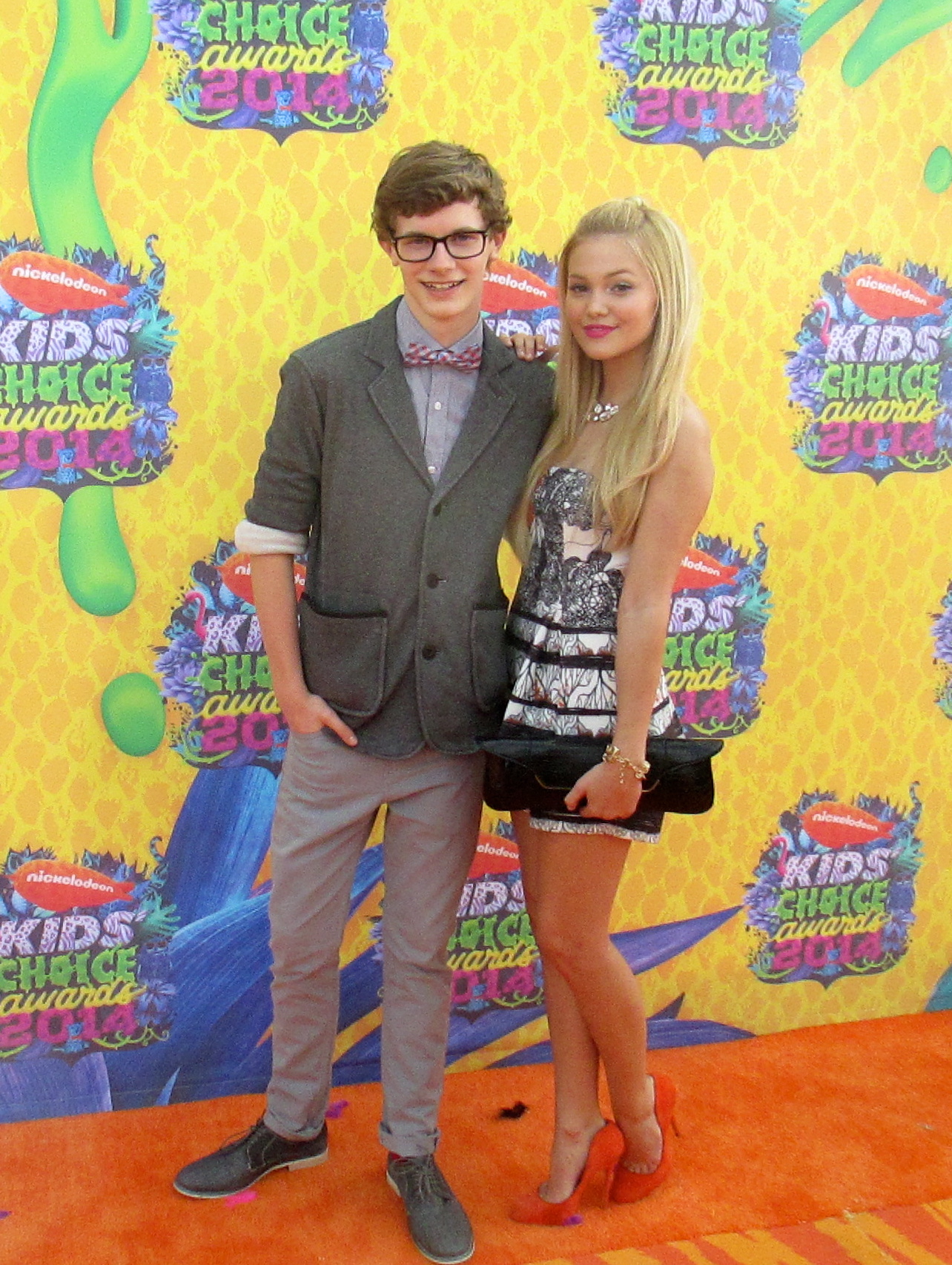Kendall with Olivia Holt at KCA's 2014 on the Orange Carpet