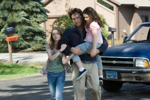 Still of John Cusack, Shélan O'Keefe and Gracie Bednarczyk in Grace Is Gone (2007)