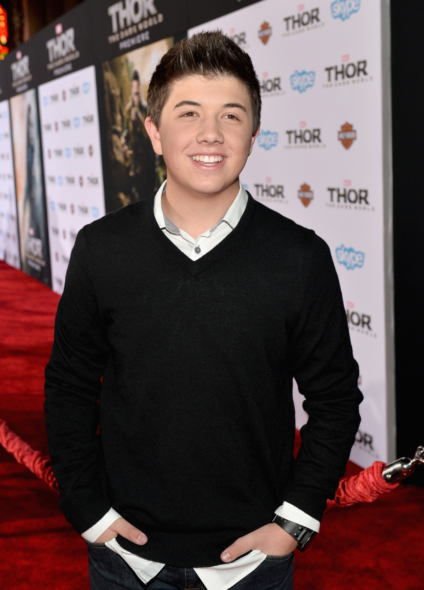 Steven Perry and Bradley Steven Perry at event of Toras: Tamsos pasaulis (2013)