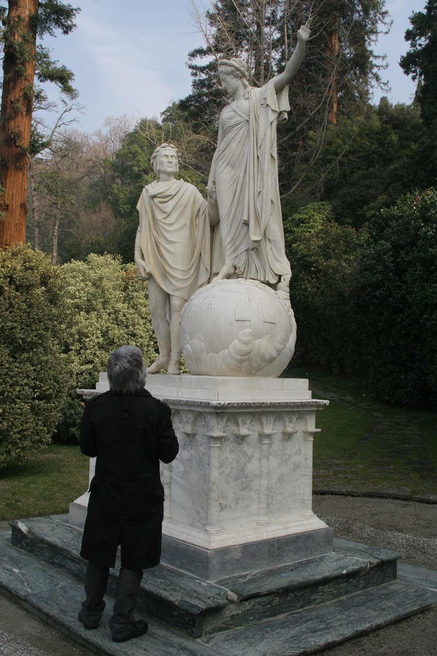 Boris Acosta before Dante and Beatrice's statue in Bellagio, Italy
