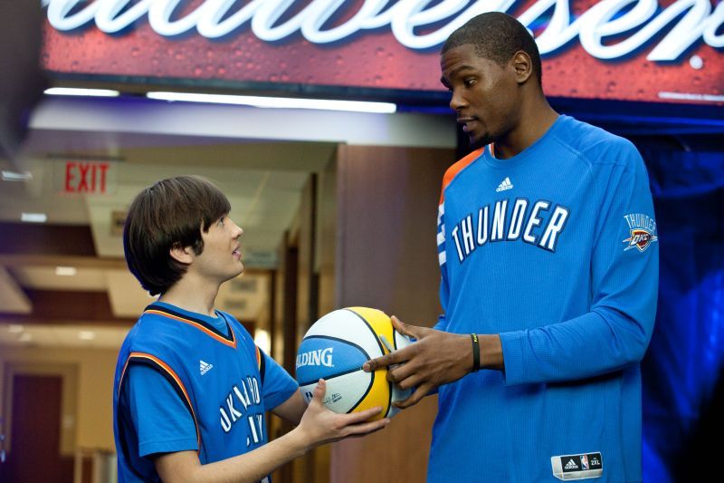 Still of Taylor Gray and Kevin Durant in Thunderstruck (2012)