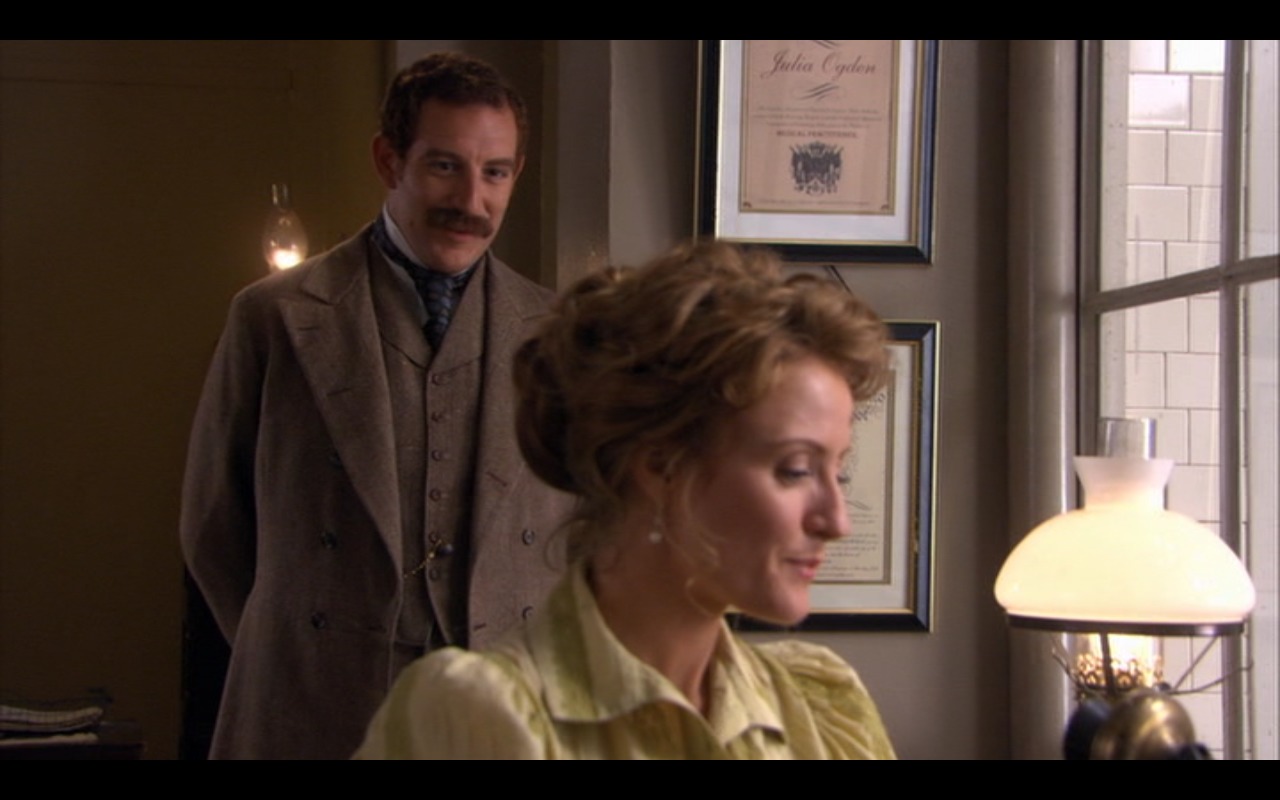 Helene Joy as Julia Ogden, Peter Mikhail as HG Wells, Murdoch Mysteries.