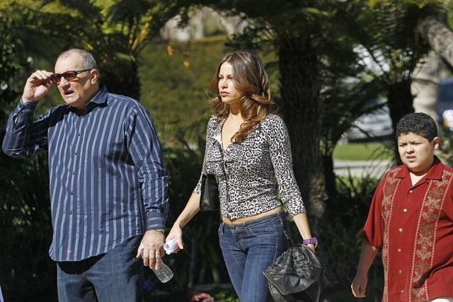 Still of Sofía Vergara, Ed O'Neill and Rico Rodriguez in Moderni seima (2009)