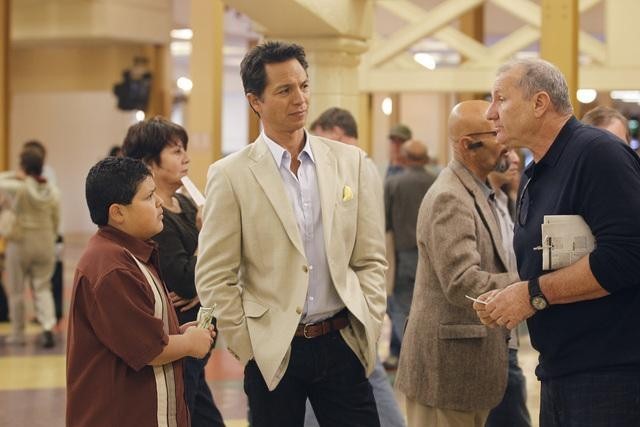 Still of Benjamin Bratt, Ed O'Neill and Rico Rodriguez in Moderni seima (2009)