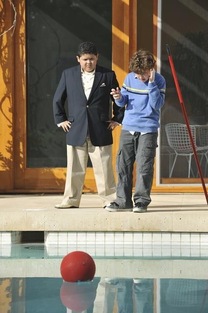 Still of Nolan Gould and Rico Rodriguez in Moderni seima (2009)