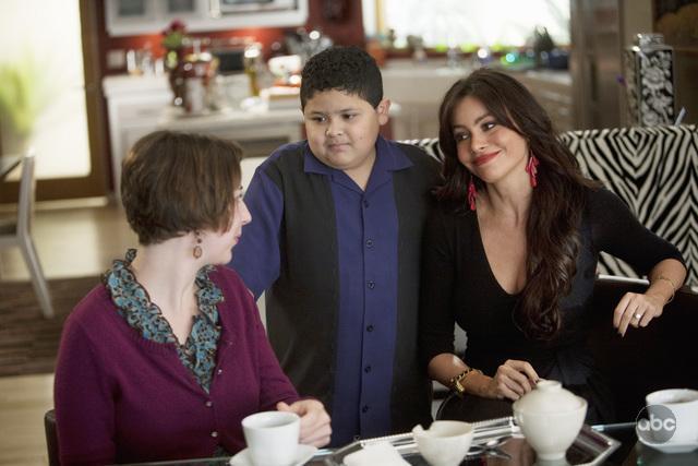 Still of Sofía Vergara, Kristen Schaal and Rico Rodriguez in Moderni seima (2009)