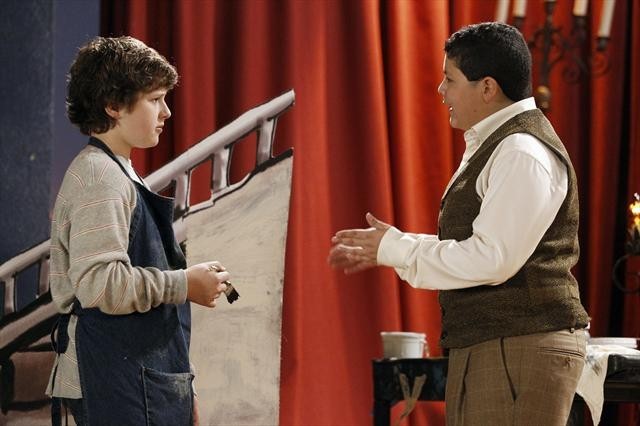 Still of Nolan Gould and Rico Rodriguez in Moderni seima (2009)