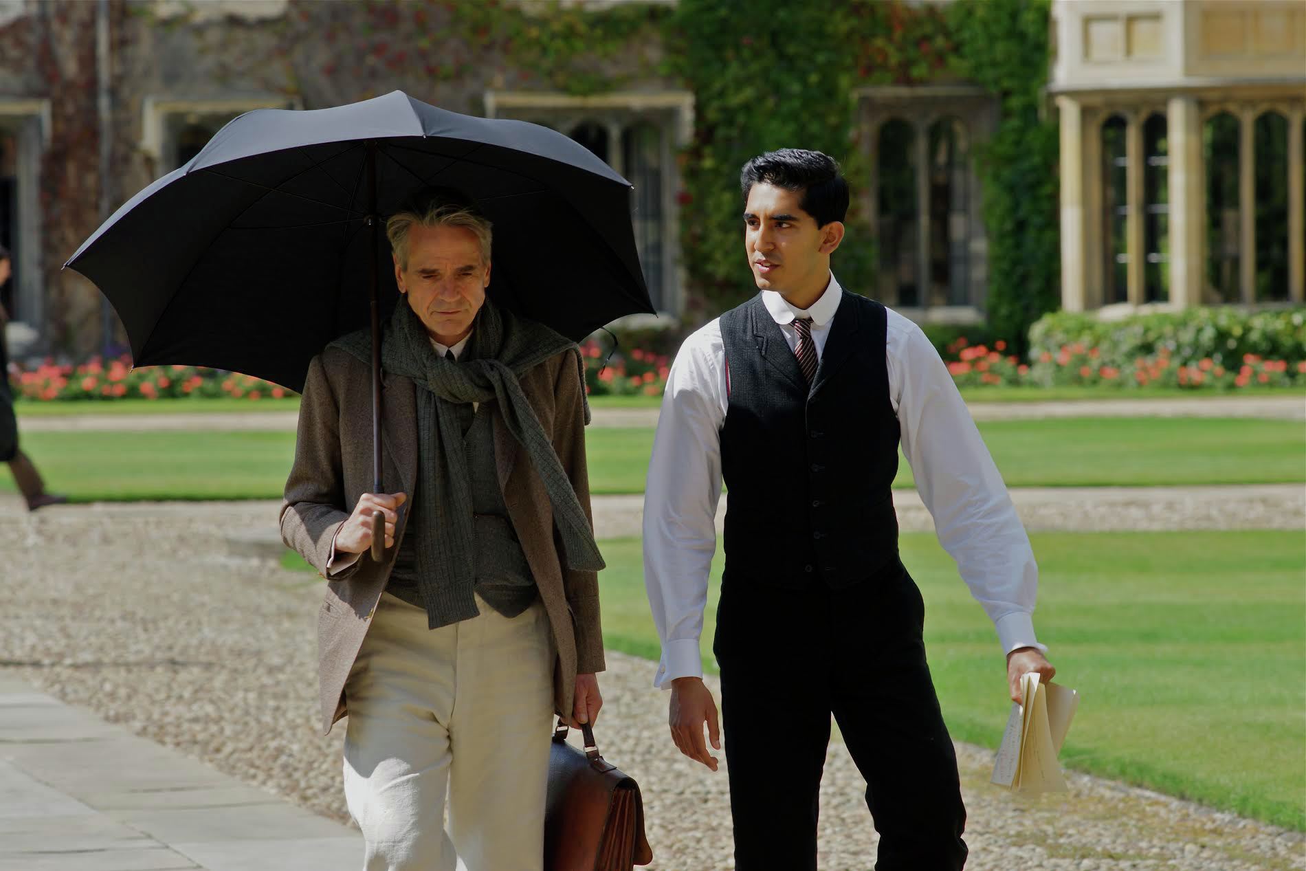 Still of Jeremy Irons and Dev Patel in The Man Who Knew Infinity (2015)