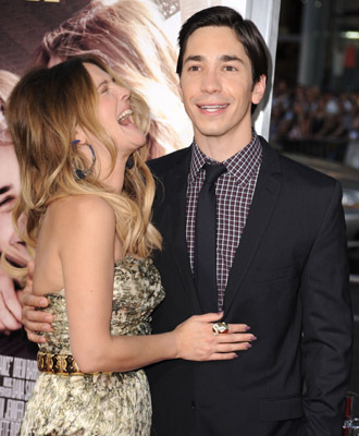 Drew Barrymore and Justin Long at event of Going the Distance (2010)