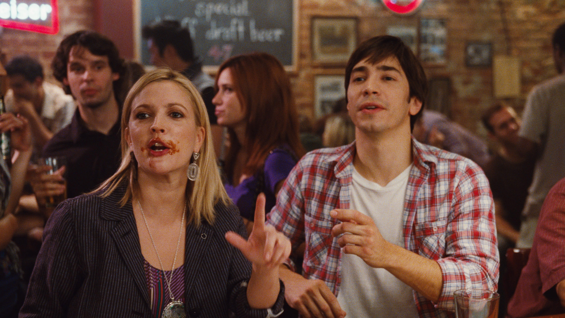 Still of Drew Barrymore and Justin Long in Going the Distance (2010)