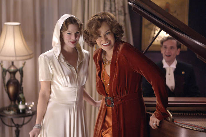 Still of Drew Barrymore and Jessica Lange in Grey Gardens (2009)