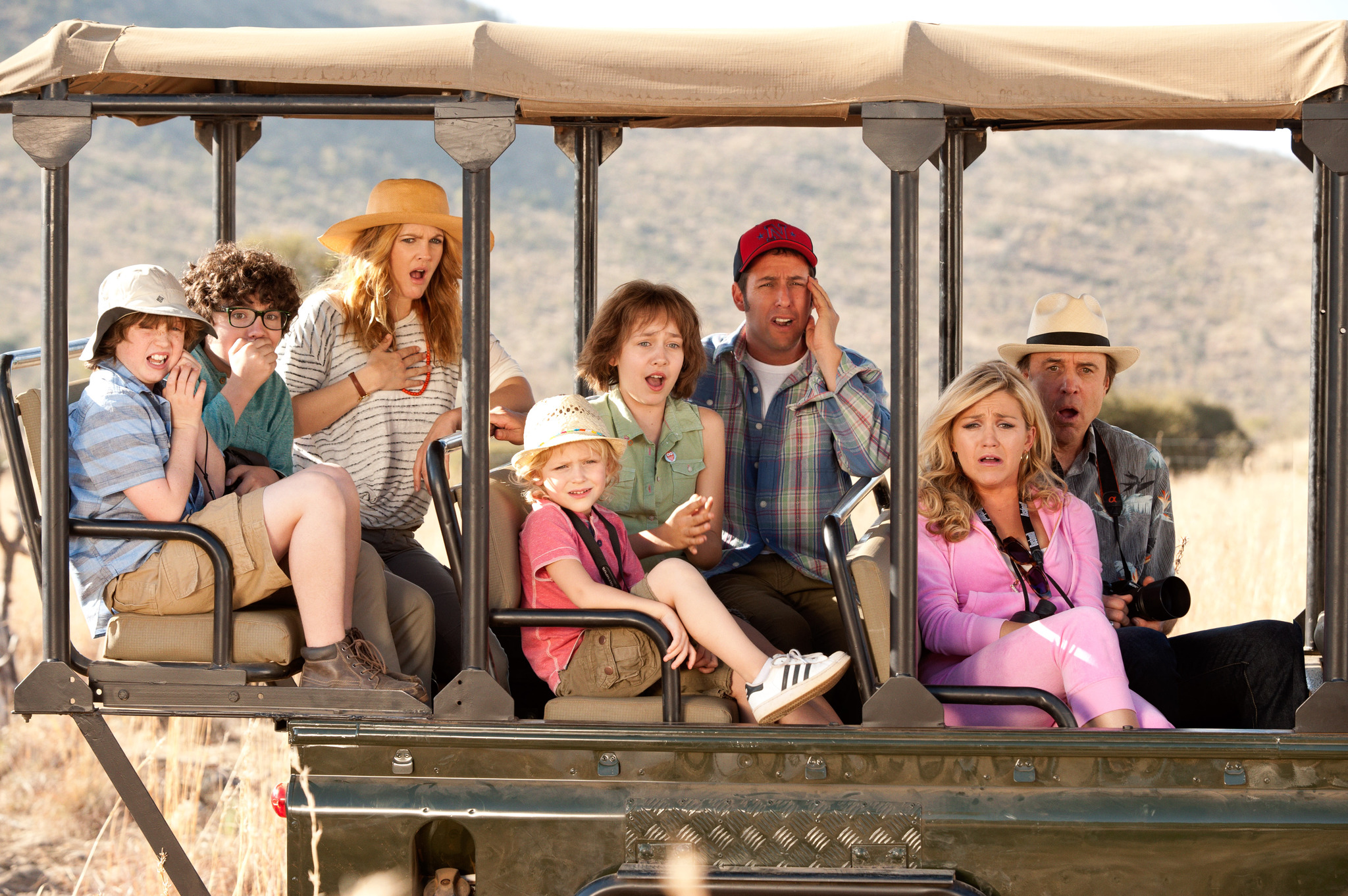 Still of Drew Barrymore, Adam Sandler, Kevin Nealon, Wendi McLendon-Covey, Emma Fuhrmann and Braxton Beckham in Kartu ne savo noru (2014)