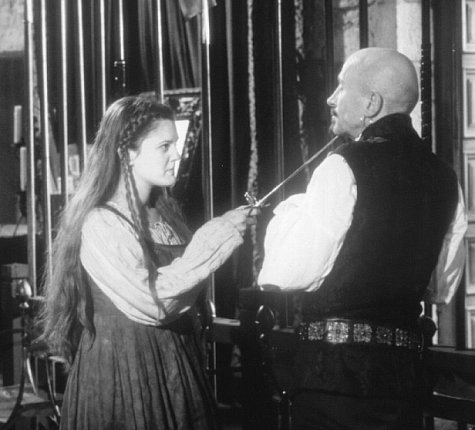 Still of Drew Barrymore and Richard O'Brien in Ilgai ir laimingai: Pelenes istorija (1998)