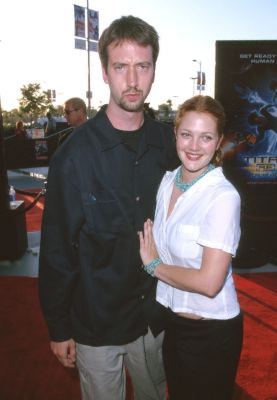 Drew Barrymore and Tom Green at event of Titan A.E. (2000)