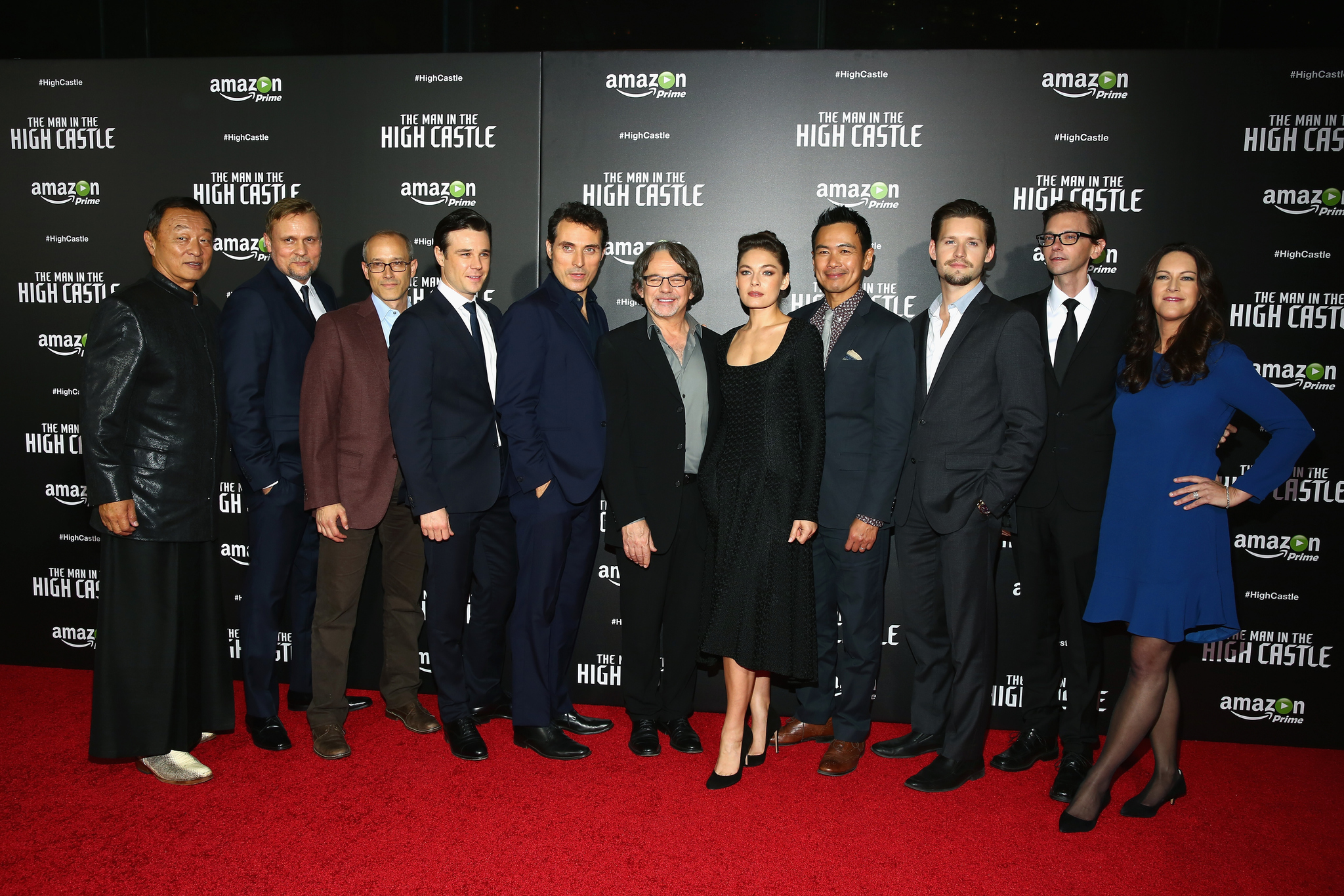 Rufus Sewell, David Zucker, Joel de la Fuente, Carsten Norgaard, DJ Qualls, Frank Spotnitz, Cary-Hiroyuki Tagawa, Alexa Davalos, Rupert Evans, Isa Dick Hackett and Luke Kleintank at event of The Man in the High Castle (2015)