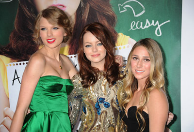 Emma Stone and Taylor Swift at event of Easy A (2010)