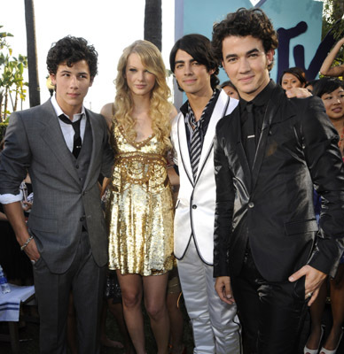 Taylor Swift, Kevin Jonas, Joe Jonas and Nick Jonas