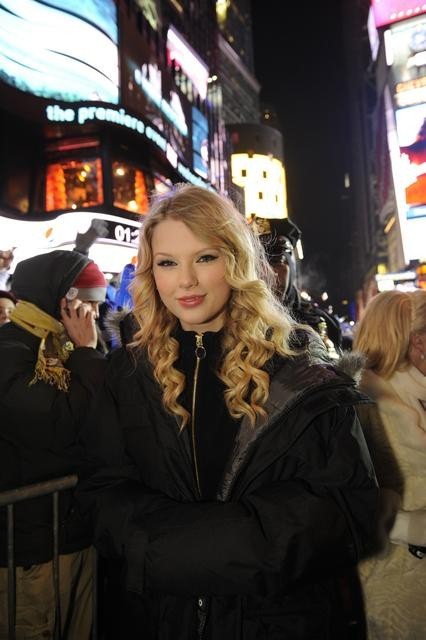 Still of Taylor Swift in Dick Clark's Primetime New Year's Rockin' Eve with Ryan Seacrest 2013 (2012)