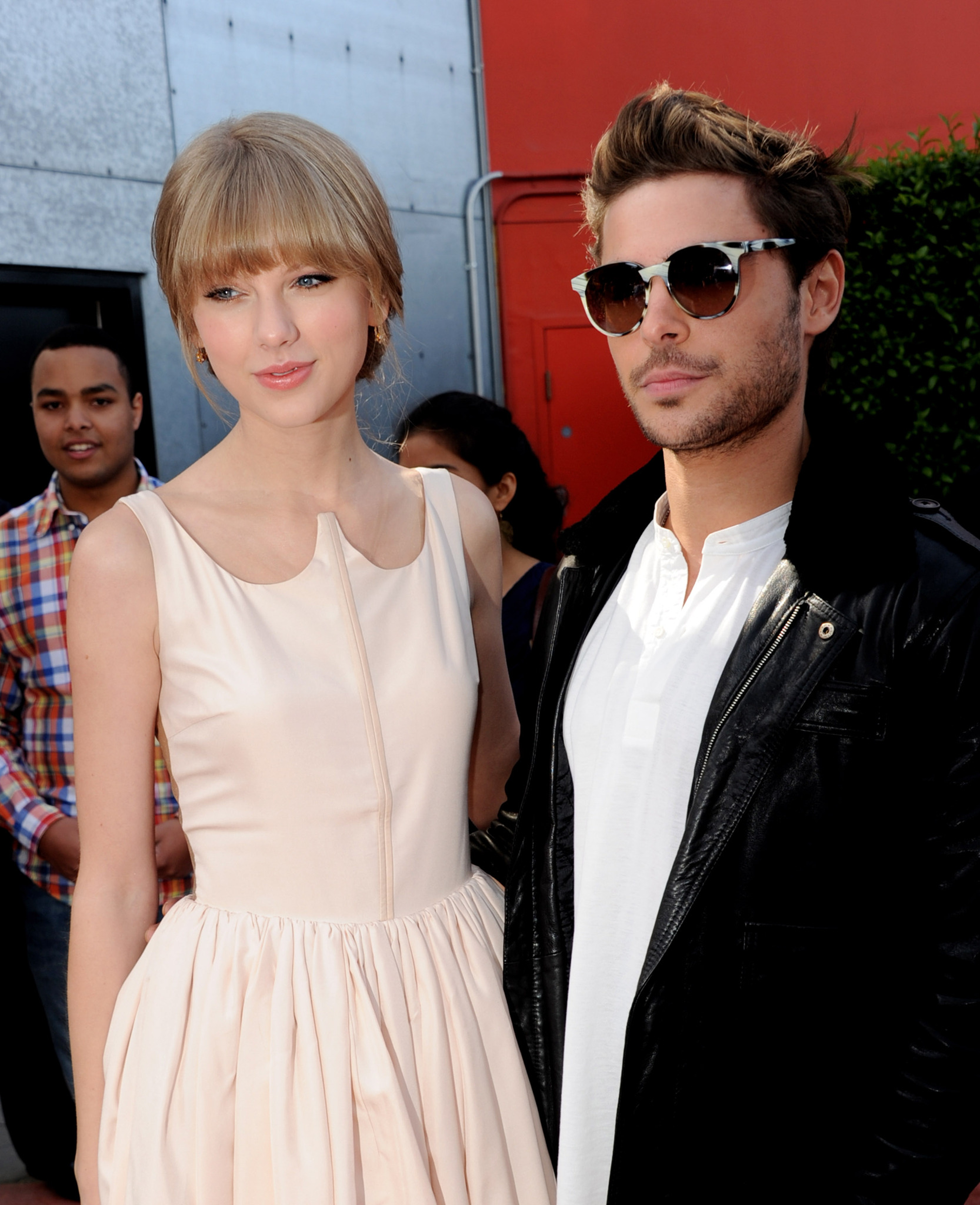 Zac Efron and Taylor Swift at event of Loraksas (2012)