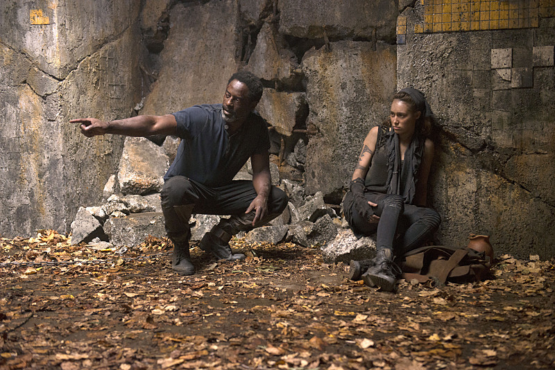 Still of Isaiah Washington and Alycia Debnam-Carey in The 100 (2014)