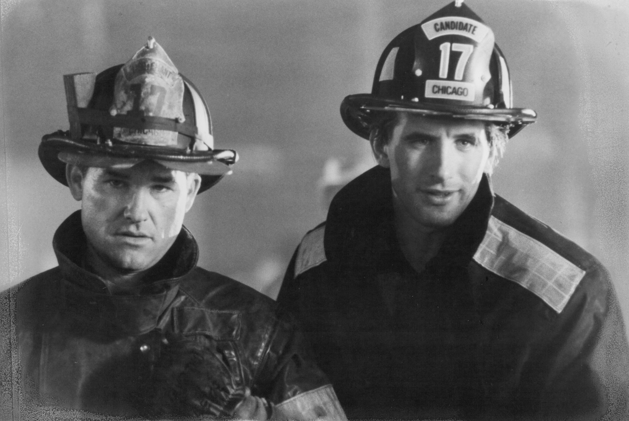 Still of William Baldwin and Kurt Russell in Backdraft (1991)