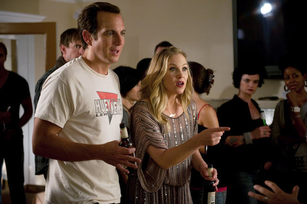 Still of Christina Applegate and Will Arnett in Up All Night (2011)