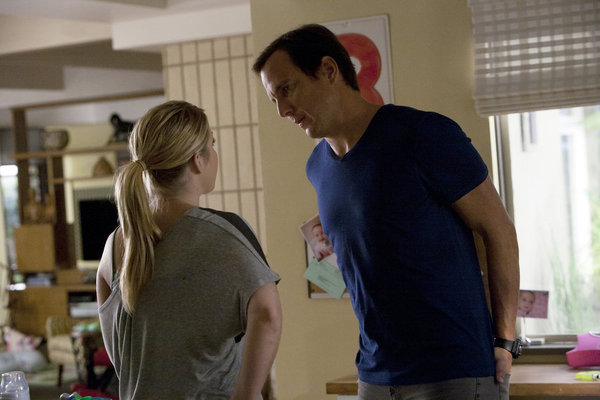 Still of Christina Applegate and Will Arnett in Up All Night (2011)