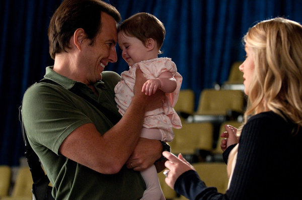 Still of Christina Applegate and Will Arnett in Up All Night (2011)