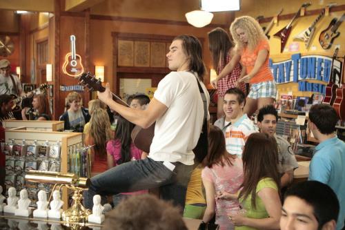 Still of Rob Mayes in The American Mall (2008)