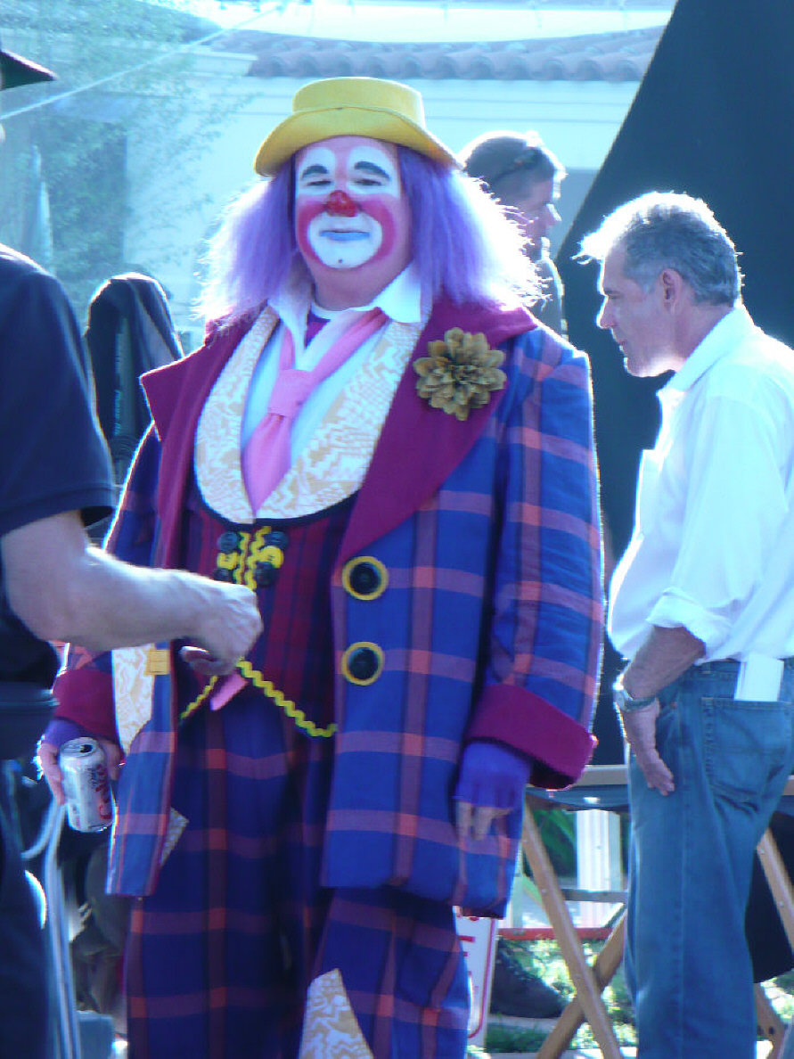 MODERN FAMILY: Eric Stonestreet as FIZBO the clown