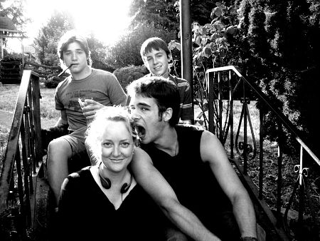 L-R Trevor Morgan, Susan Johnson, Scott Mechlowicz and Ryan Kelley on the set of MEAN CREEK (2003).